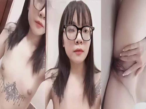 Saya dengan hormatnya meminjam wang menggunakan klip bogel... Saya dengan hormatnya meminjam wang menggunakan klip bogel...